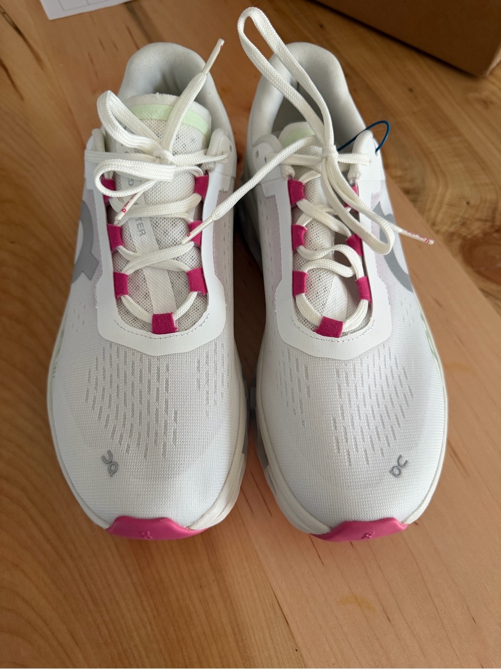 Women's On Cloudmonster, White/Lima size 10